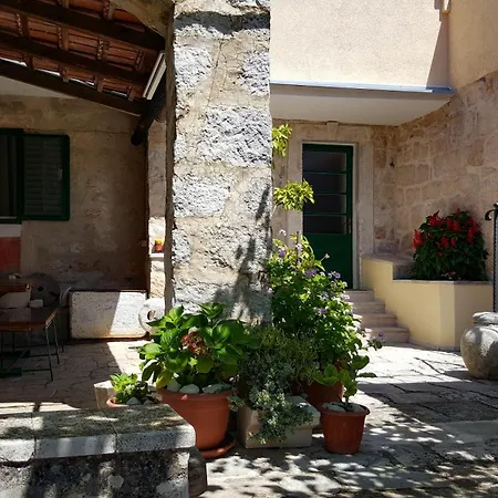 Tre Sorelle Lastovo